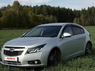 2012 Chevrolet Cruze I Рестайлинг, серебристый, 700000 рублей, вид 1