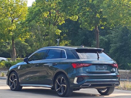 2022 Audi A3 Sportback 35 TFSI IV (8Y), зелёный, 2690000 рублей, вид 4