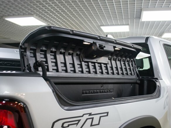 2026 Ram 1500 Crew Cab V Рестайлинг, серебристый, 10199000 рублей - вид 31