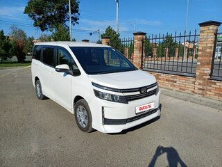 2014 Toyota Voxy III (R80), белый, 1760000 рублей, вид 1