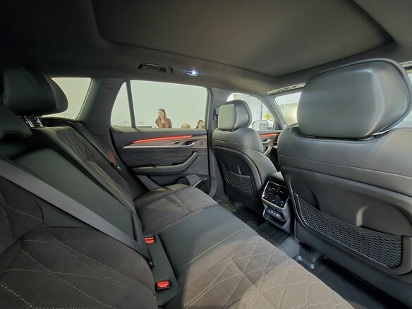 2026 Geely Monjaro I Рестайлинг, белый, 4954990 рублей - вид 9