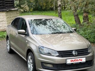2015 Volkswagen Polo V Рестайлинг, бежевый, 599900 рублей, вид 2