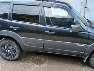 2011 Chevrolet Niva I Рестайлинг, чёрный, 550000 рублей, вид 2