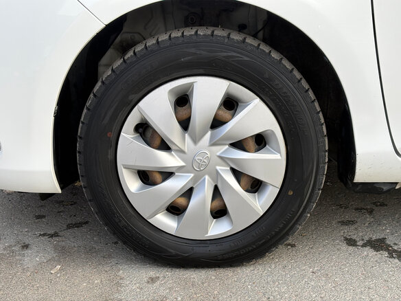 2017 Toyota Vitz III (XP130) Рестайлинг 2, белый, 880000 рублей - вид 8