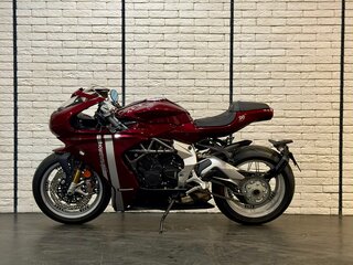 2026 MV Agusta Superveloce 800, пурпурный, 3580000 рублей, вид 3