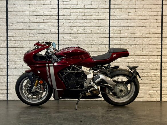 2026 MV Agusta Superveloce 800, пурпурный, 3580000 рублей - вид 2
