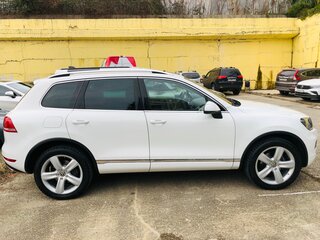 2013 Volkswagen Touareg II, белый, 2290000 рублей, вид 2