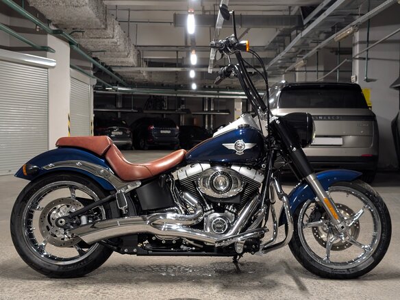 2012 Harley-Davidson Fat Boy, синий, 1280000 рублей - вид 2