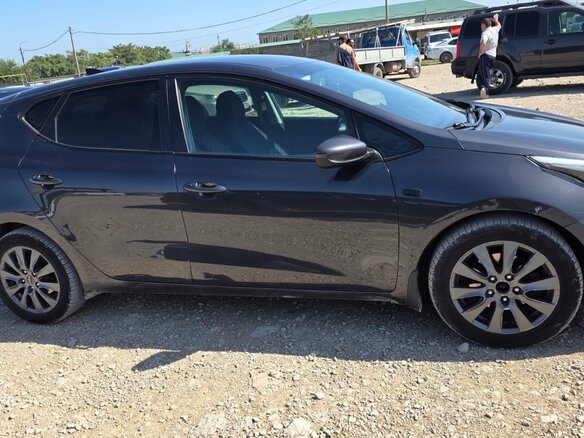 2018 Kia Ceed II Рестайлинг, серый, 1000000 рублей - вид 2