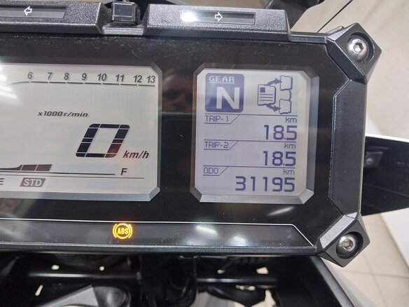 2016 Yamaha MT-09 Tracer (FJ-09), серый, 849000 рублей - вид 4