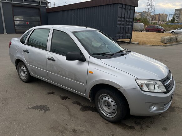 2013 Lada (ВАЗ) Granta I, серебристый, 265000 рублей - вид 2