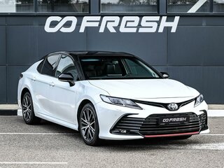 2021 Toyota Camry VIII (XV70) Рестайлинг, белый, 2943000 рублей, вид 1