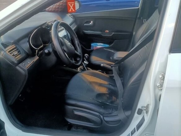 2013 Kia Rio 5-speed III, белый, 666000 рублей - вид 4