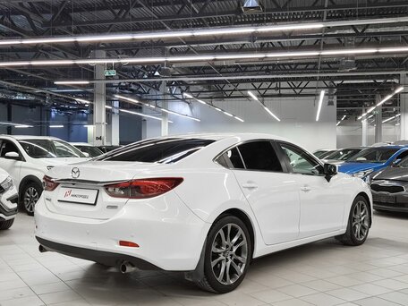 2017 Mazda 6 III (GJ) Рестайлинг, белый, 1709000 рублей, вид 3