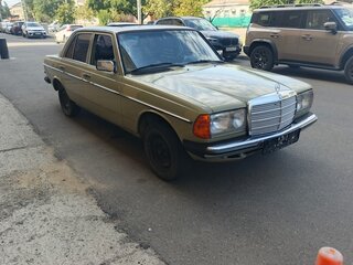 1984 Mercedes-Benz W123 200, зелёный, 550000 рублей, вид 3