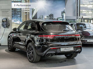 2025 Porsche Macan I Рестайлинг 2, чёрный, 10990000 рублей, вид 2