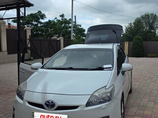 2011 Toyota Prius III (XW30), белый, 650000 рублей, вид 1