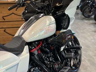 2025 Harley-Davidson CVO Road Glide ST, серебристый, 5250000 рублей, вид 4