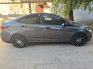 2015 Hyundai Solaris I Рестайлинг, серый, 980000 рублей, вид 2