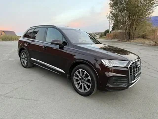2020 Audi Q7 45 TDI II (4M) Рестайлинг, коричневый, 6750000 рублей, вид 4