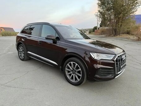 2020 Audi Q7 45 TDI II (4M) Рестайлинг, коричневый, 6750000 рублей, вид 4