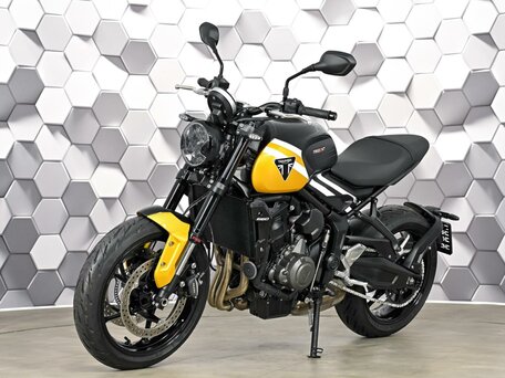 2025 Triumph Trident 660, чёрный, 1049000 рублей, вид 2