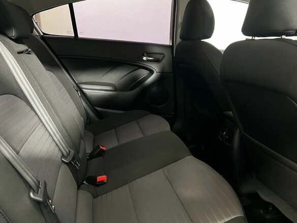 2019 Kia Cerato III Рестайлинг (Classic), белый, 1800000 рублей - вид 11