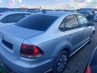 2017 Volkswagen Polo V Рестайлинг, серебристый, 826000 рублей, вид 2