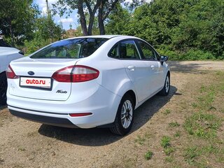2015 Ford Fiesta Mk6 Рестайлинг, белый, 690000 рублей, вид 4