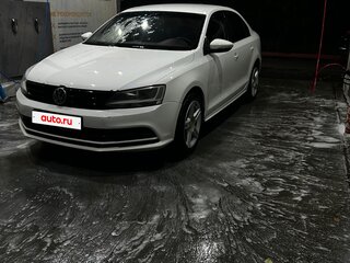 2015 Volkswagen Jetta VI Рестайлинг, белый, 700000 рублей, вид 3