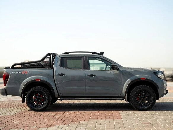 2025 Nissan Navara (Frontier) IV (D23) Рестайлинг, серый - вид 1