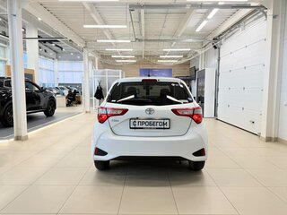 2019 Toyota Vitz III (XP130) Рестайлинг, белый, 1179000 рублей, вид 5
