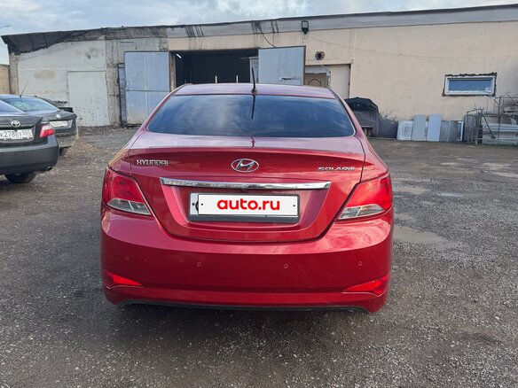 2015 Hyundai Solaris I Рестайлинг, красный, 900000 рублей - вид 3