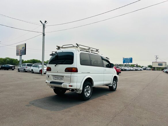 1991 Mitsubishi Delica III, белый, 979000 рублей - вид 6