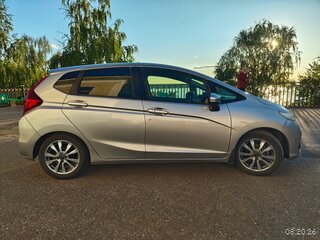 2018 Honda Fit III Рестайлинг, серебристый, 999990 рублей, вид 4