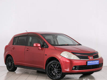 Nissan Tiida I