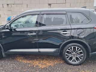 2019 Mitsubishi Outlander III Рестайлинг 3, чёрный, 2200000 рублей, вид 3