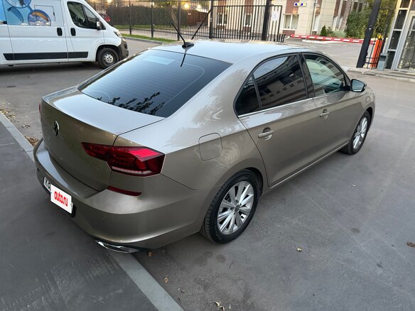 2022 Volkswagen Polo VI, бежевый, 1540000 рублей - вид 6