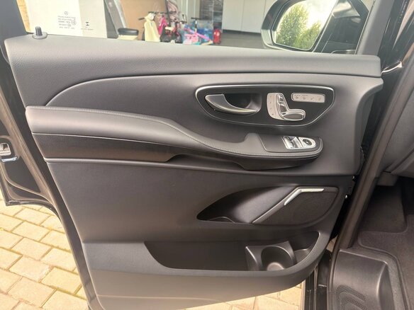 2025 Mercedes-Benz V-Класс Extra Long 300 d экстра длинный III (W447) Рестайлинг 2, чёрный, 12500000 рублей - вид 17