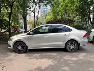 2013 Volkswagen Polo V, серебристый, 880000 рублей, вид 3
