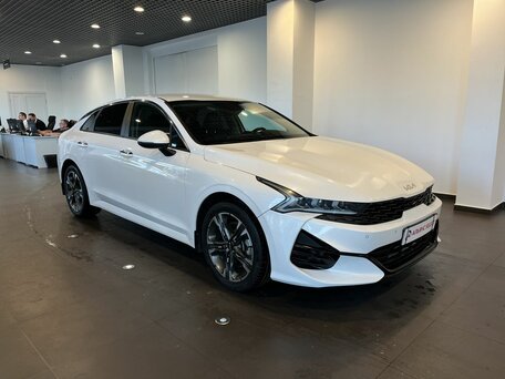 2022 Kia K5 III, белый, 2100000 рублей, вид 1
