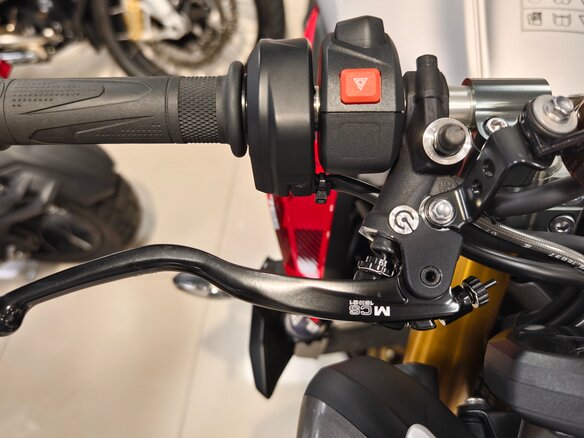 2026 Triumph Street Triple, серый, 1580000 рублей - вид 10