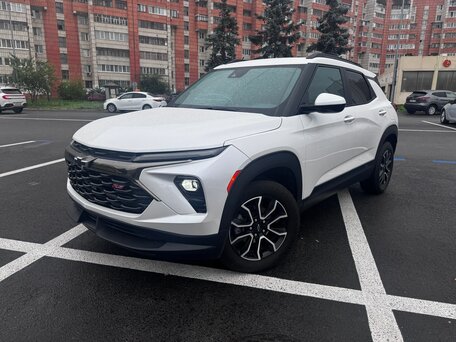 2022 Chevrolet TrailBlazer III, чёрный, 2190000 рублей, вид 1