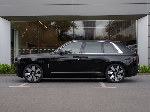 2026 Rolls-Royce Cullinan I Рестайлинг (Series II), чёрный, 63000000 рублей - вид 21