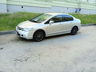 2008 Honda Civic VIII, серебристый, 700000 рублей, вид 3