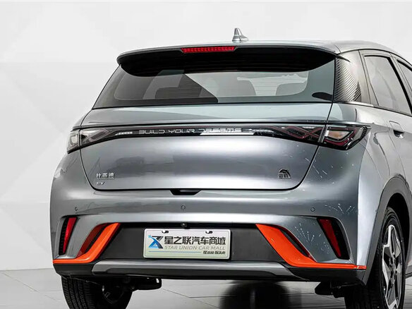 2023 BYD Dolphin 44.9 kWh I, серебристый, 1810000 рублей - вид 3