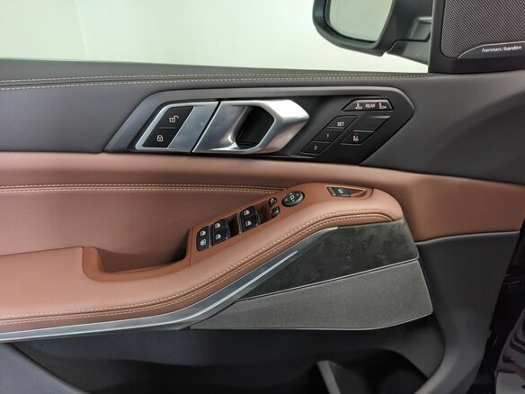 2025 BMW X7 40i I (G07) Рестайлинг, чёрный, 16150000 рублей - вид 17