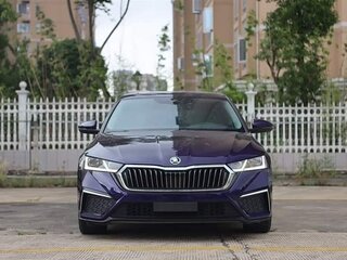 2023 Skoda Octavia IV (A8), фиолетовый, 2180000 рублей, вид 2