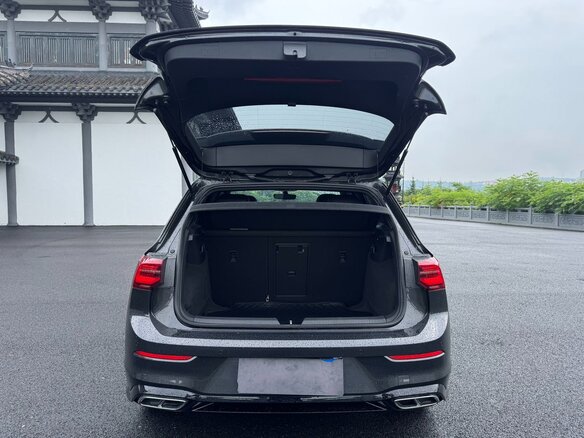 2023 Volkswagen Golf VIII, чёрный, 2098000 рублей - вид 6