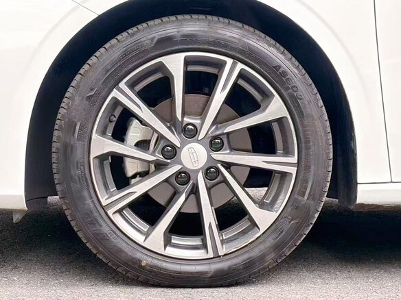 2026 Geely Emgrand III, белый, 1577700 рублей - вид 13